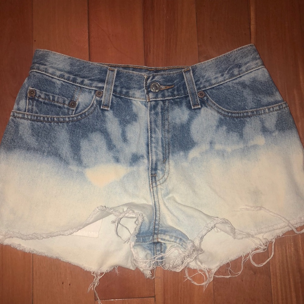 Levi’s distresses midi shorts